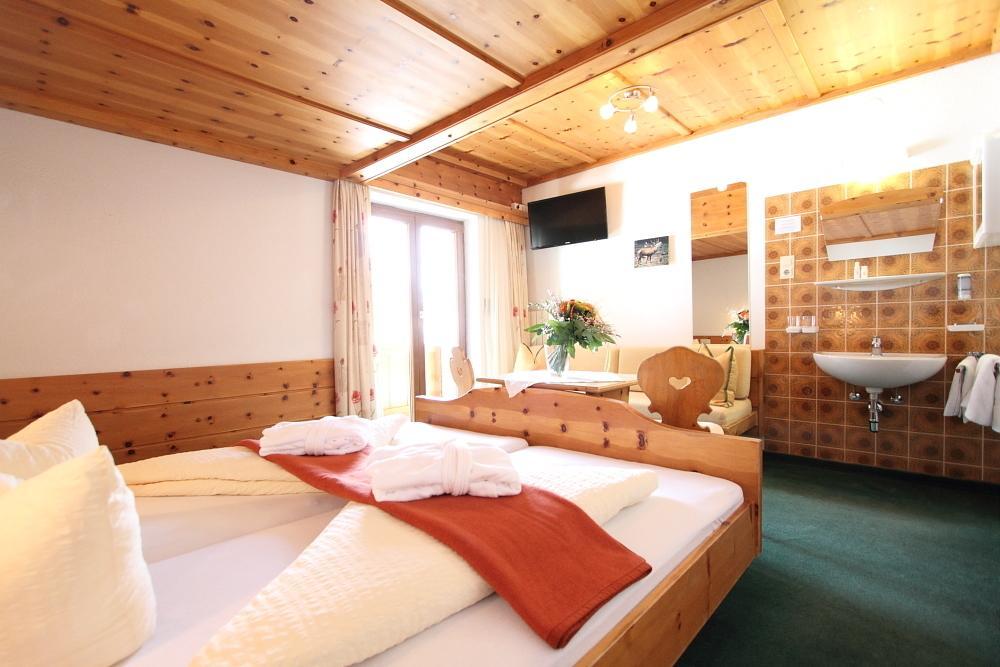 Pension Mittagskogel St. Leonhard im Pitztal Zimmer foto